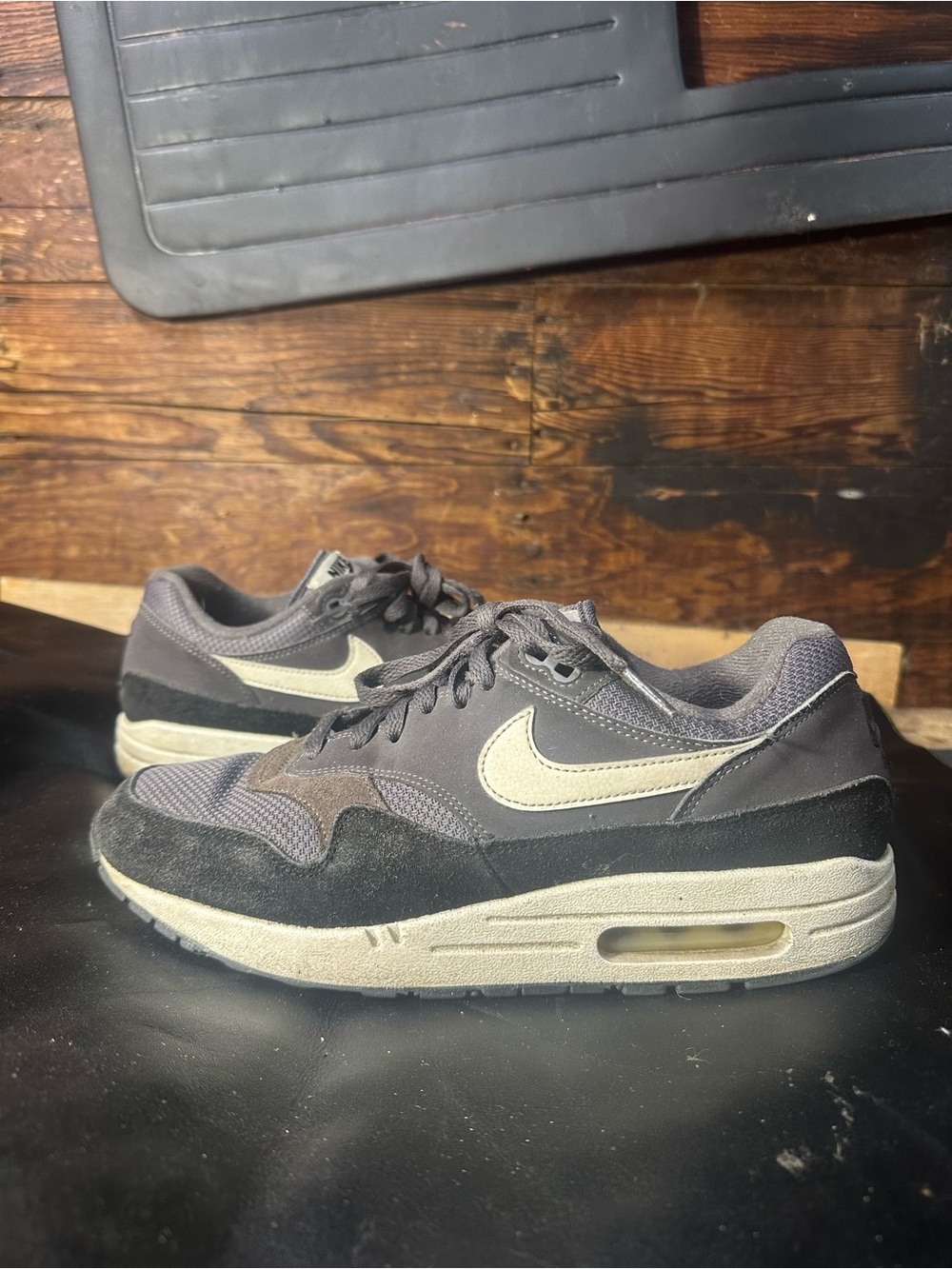 Nike Men's Grey and Cream Air Max Style Sneakers